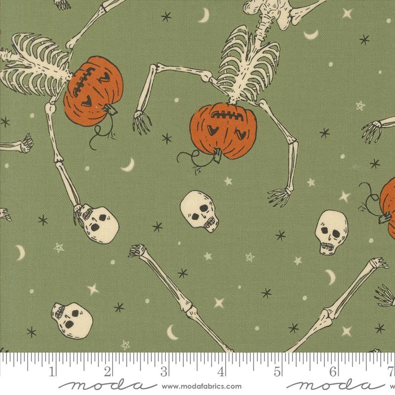 Home Sweet Haunt Moss 20913 15 Moda #1