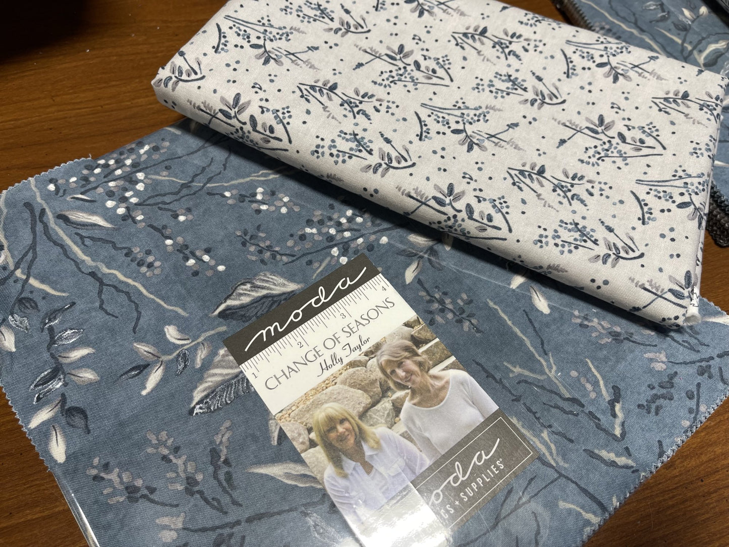 Layer Cake + 1Yd Bundle Holiday